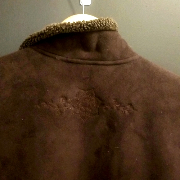 L.L.Bean faux suede/sherpa vest (darker brown photos are more color accurate) - Picture 7 of 8
